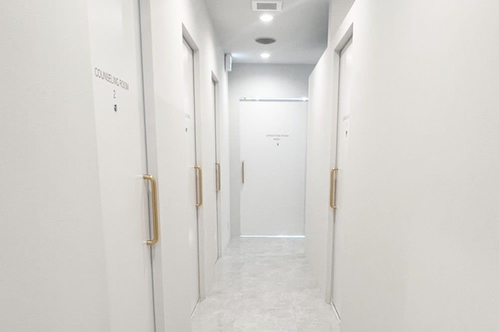 eclinic岡山院の廊下