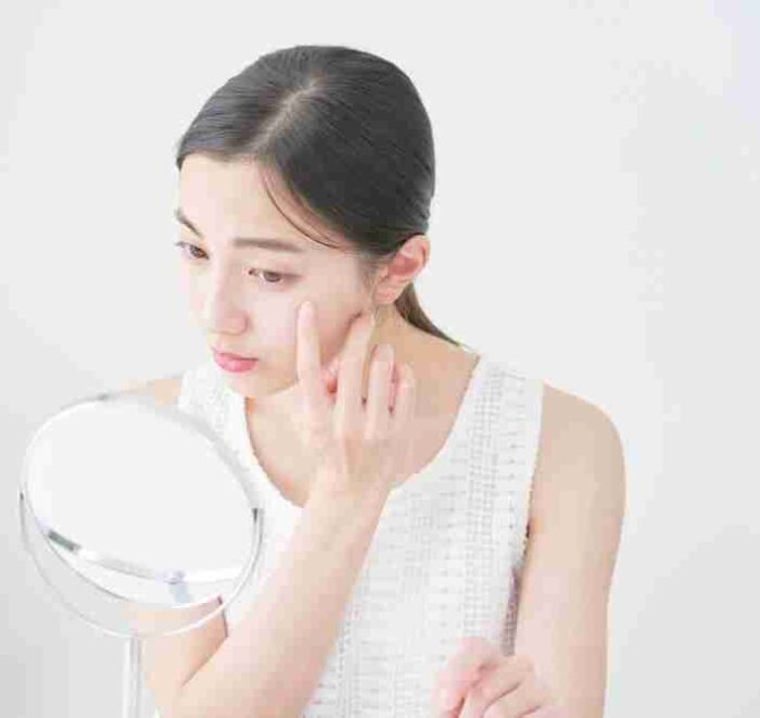 eクリニックのeクリニックの上のまぶたたるみ取りの術後とダウンタイム